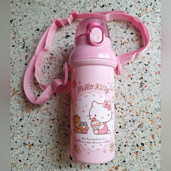 Hello Kitty Plastic Water Bottle with Strap 16.23oz - Picture 2 of 11
